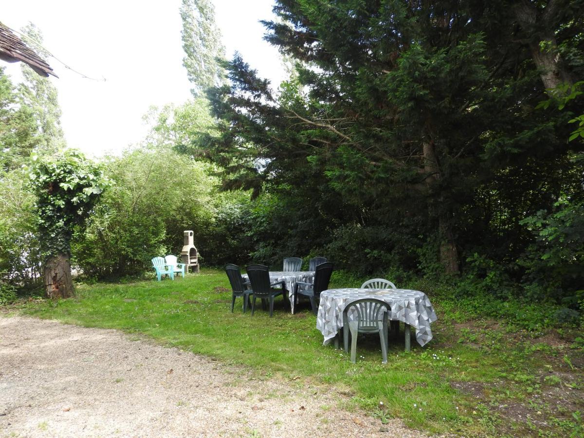 Bed and Breakfast Le Moulin De Saussaye Crouzilles Exterior foto