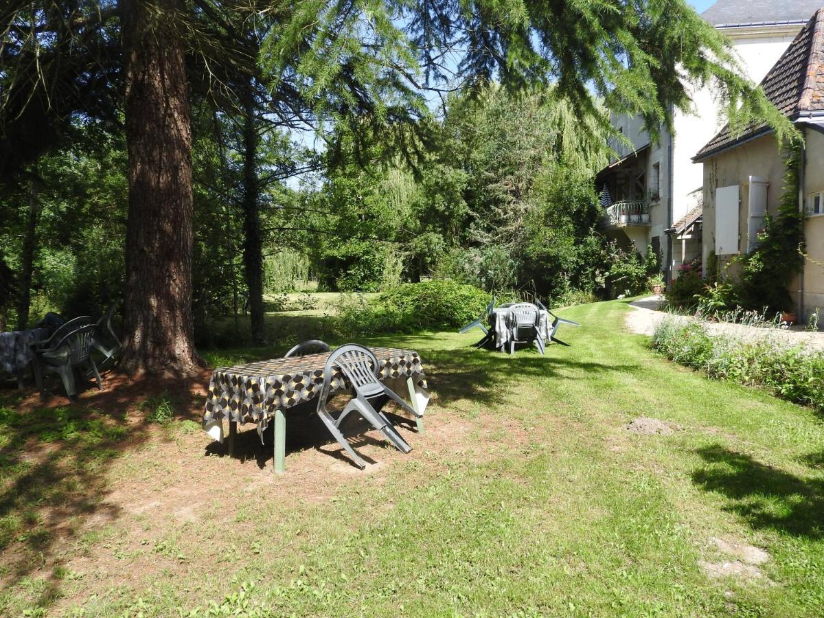 Bed and Breakfast Le Moulin De Saussaye Crouzilles Exterior foto