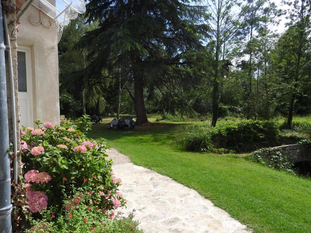 Bed and Breakfast Le Moulin De Saussaye Crouzilles Exterior foto