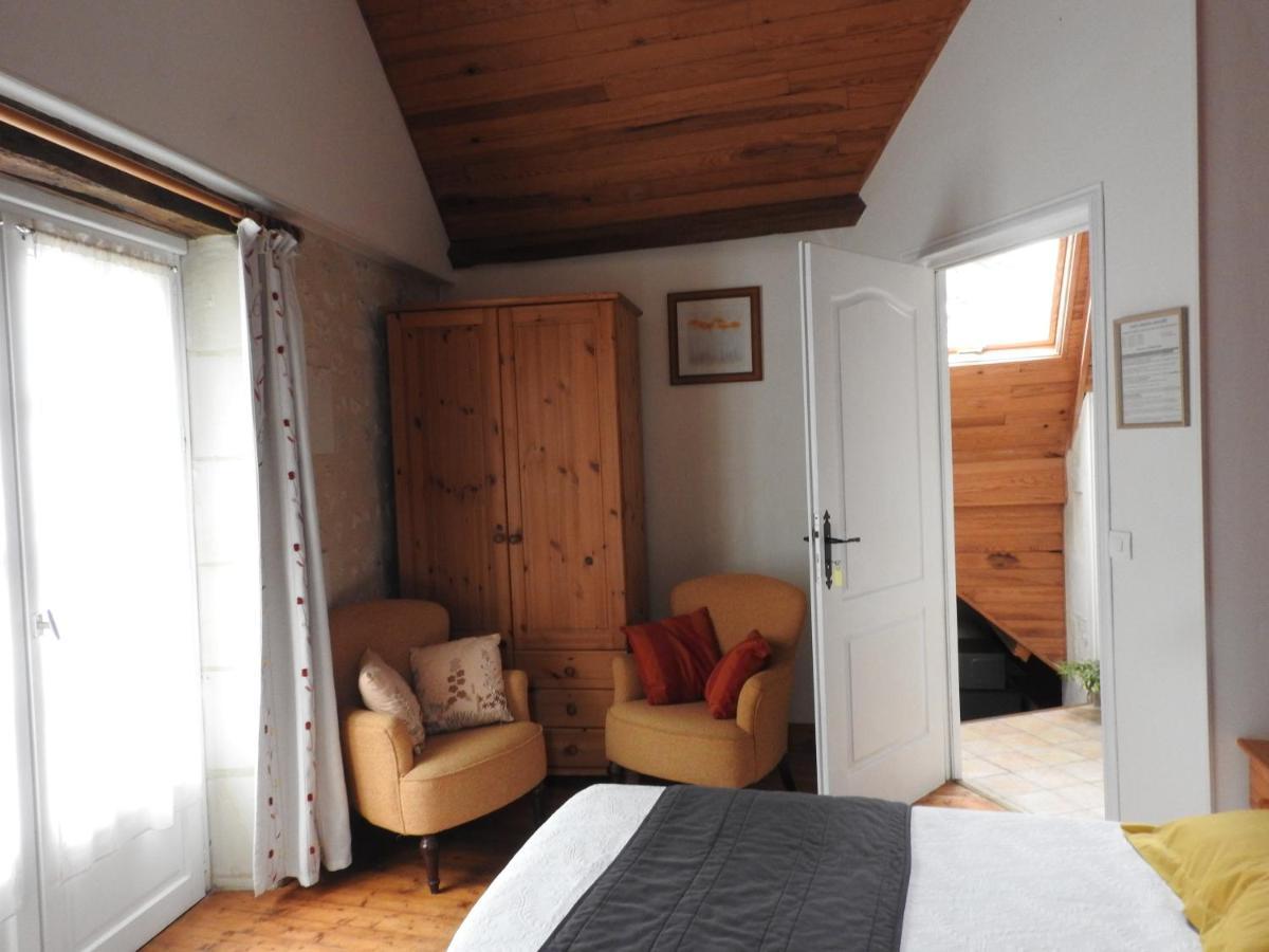Bed and Breakfast Le Moulin De Saussaye Crouzilles Exterior foto