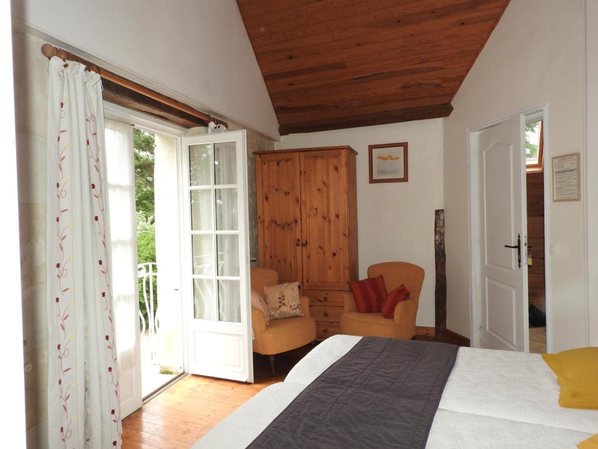 Bed and Breakfast Le Moulin De Saussaye Crouzilles Exterior foto