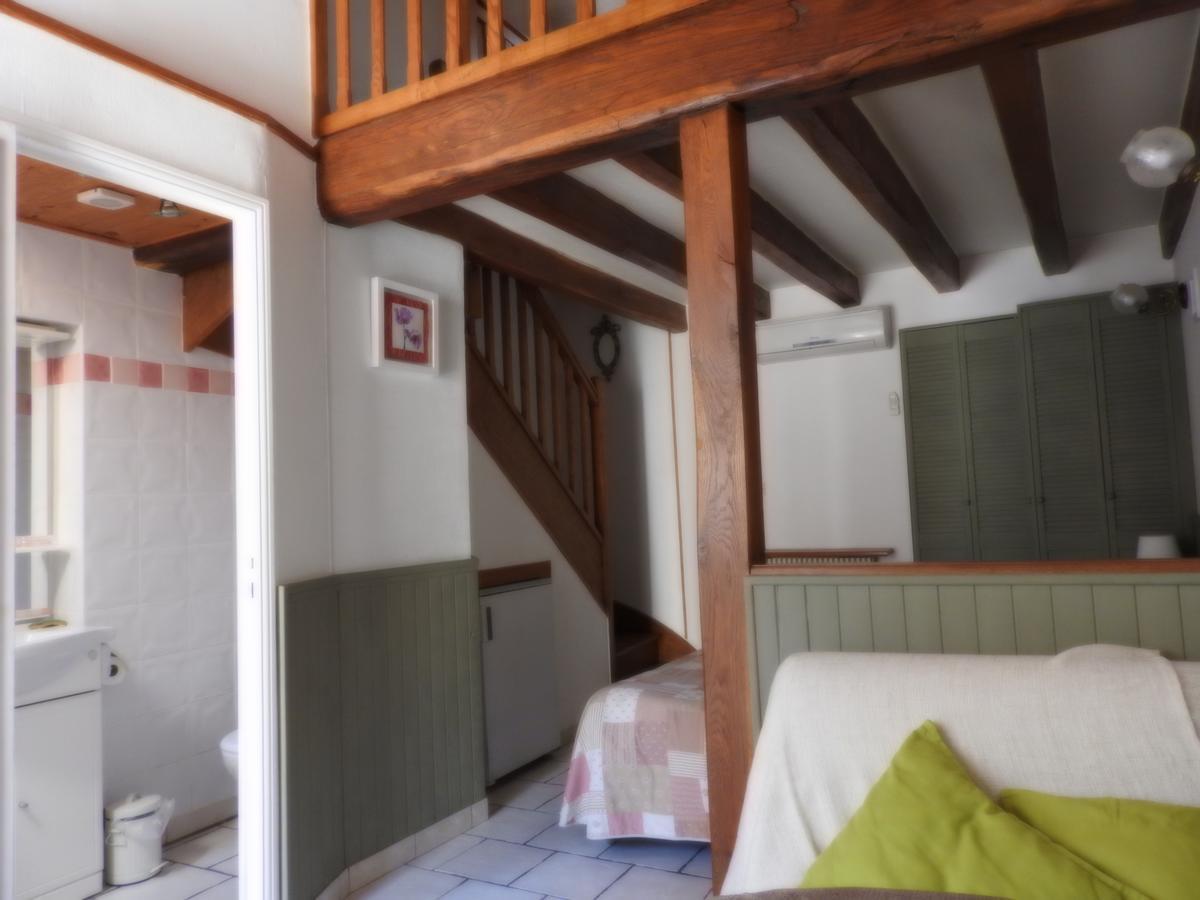 Bed and Breakfast Le Moulin De Saussaye Crouzilles Exterior foto