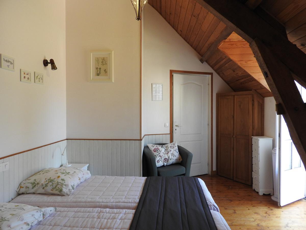Bed and Breakfast Le Moulin De Saussaye Crouzilles Exterior foto