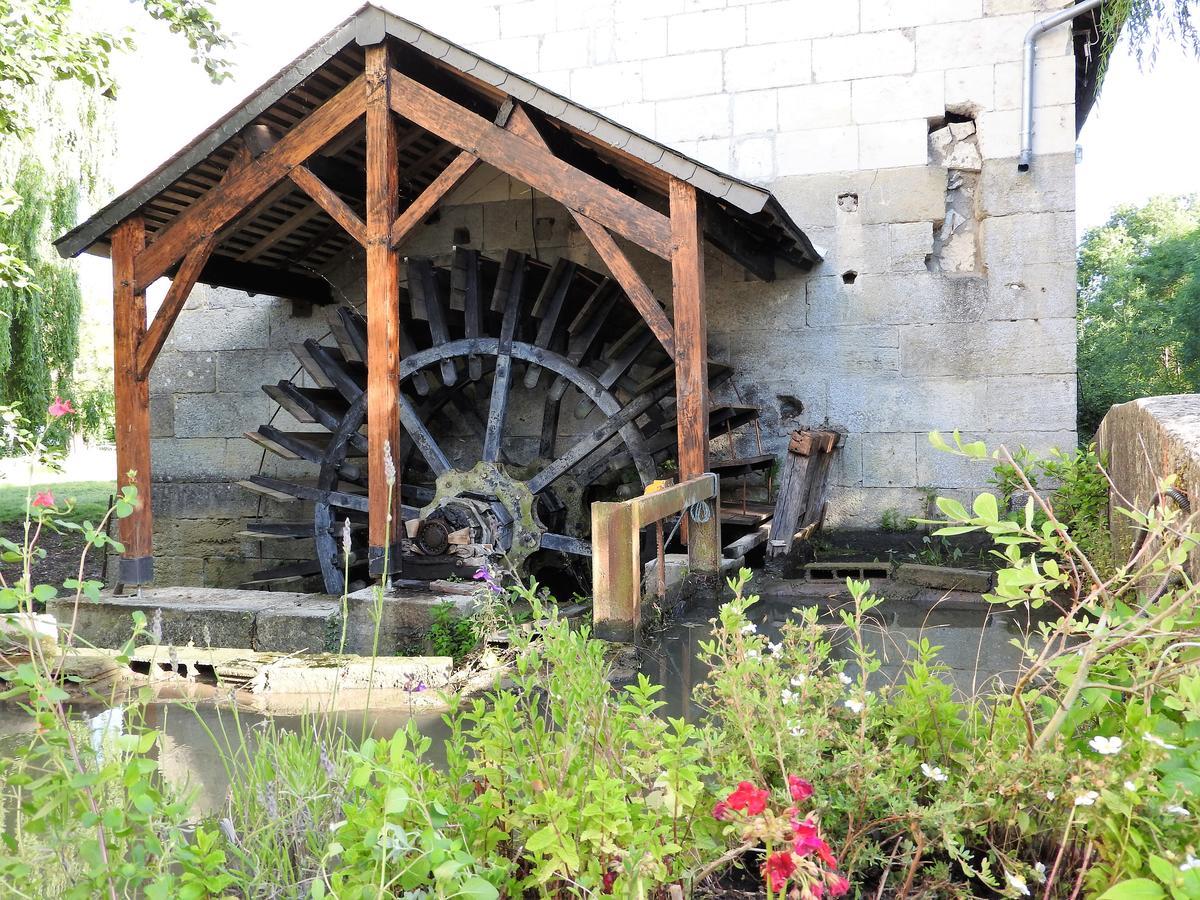 Bed and Breakfast Le Moulin De Saussaye Crouzilles Exterior foto
