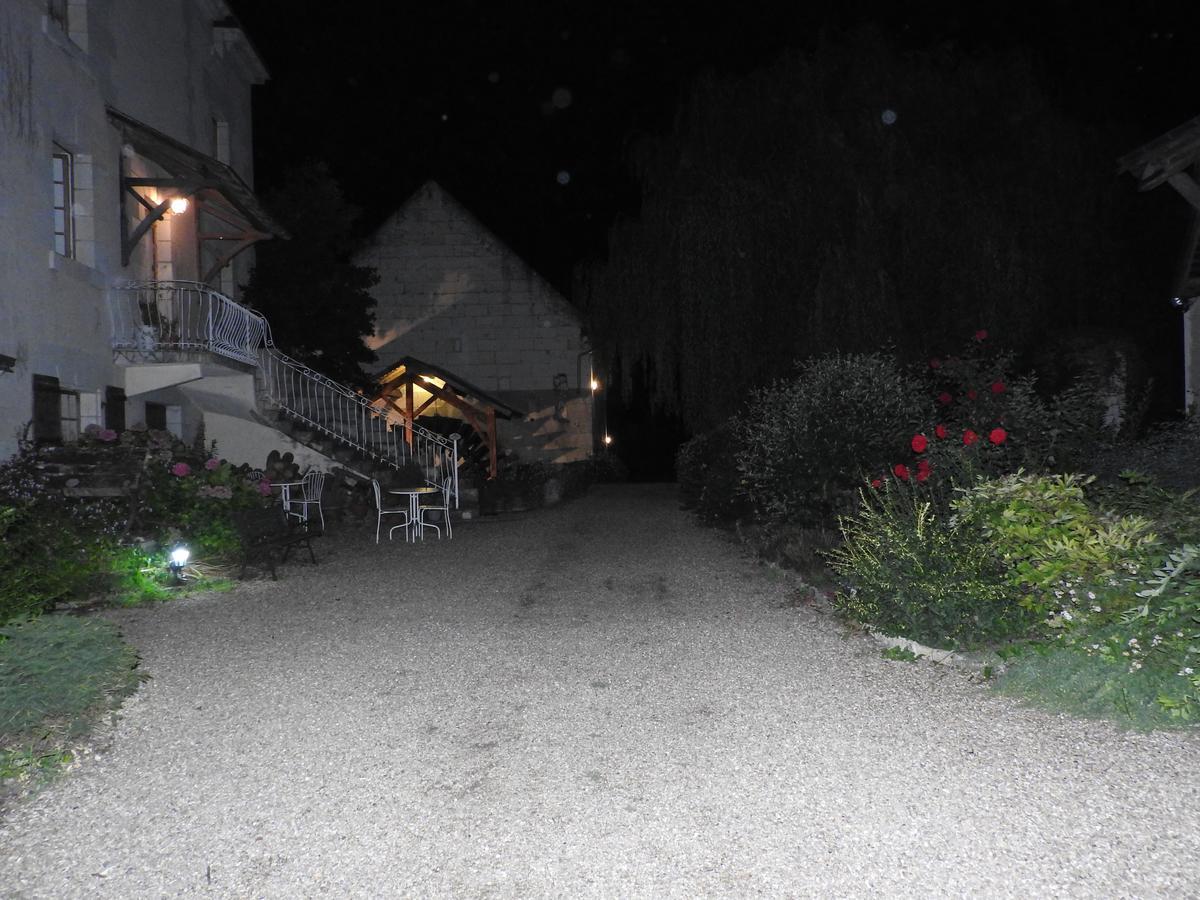 Bed and Breakfast Le Moulin De Saussaye Crouzilles Exterior foto